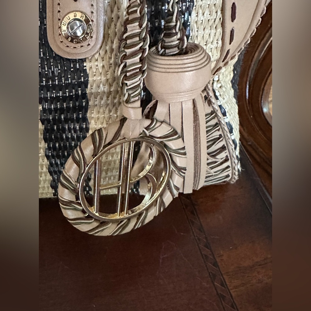 Henri Bendel Straw and Leather Barrel Shaped Satchel in Excellent Condition Firm - Picture 5 of 12
